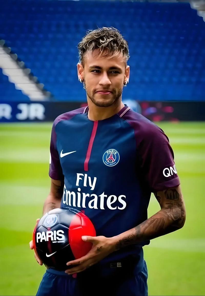 南通发布：南通市委书记、市长参加“苏超”南通队凯旋欢迎会