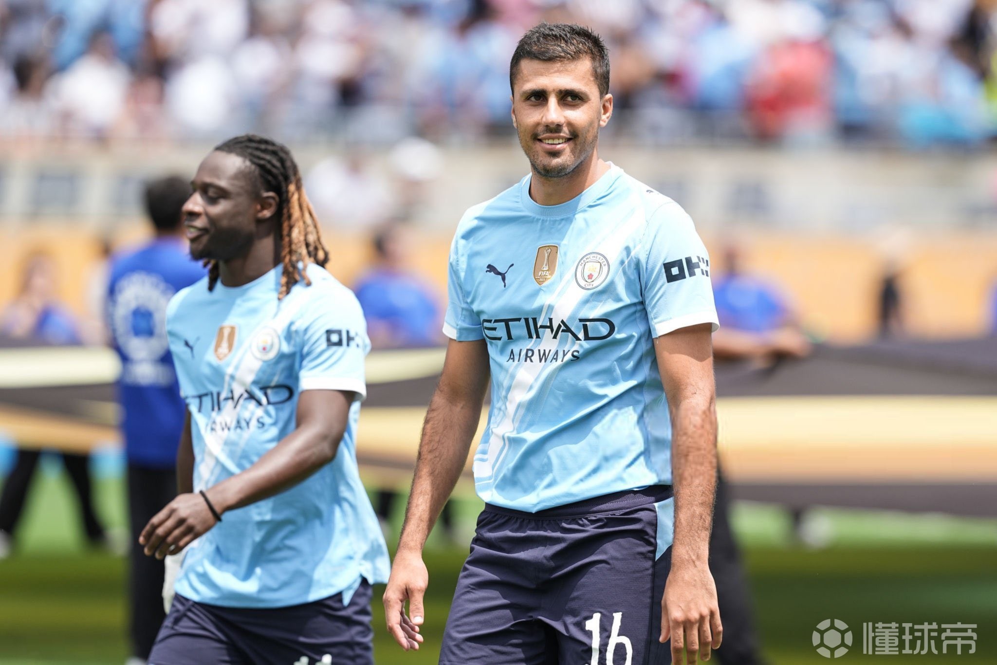 格策：我从小就看梅西踢球，他绝对是我的偶像