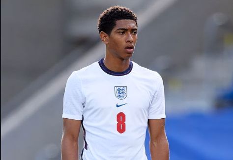 官方：尤文图斯与20岁前锋塞里涅-德梅续约至2028年