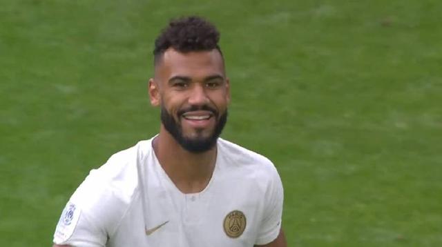 拉普拉塔大学生抗议阿足协新规，背身列队迎接联赛冠军罗萨里奥