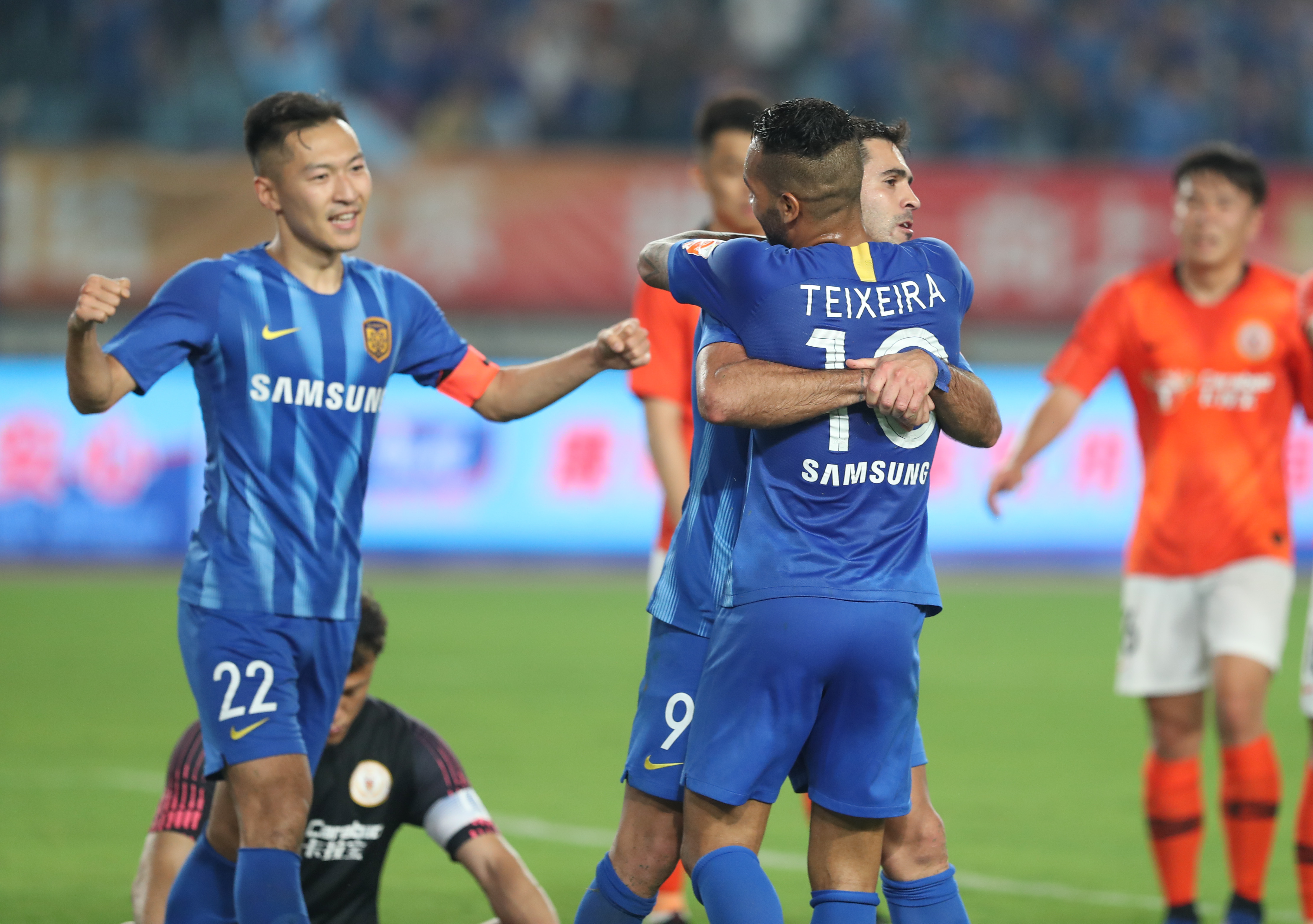 巴萨对阵贝蒂斯大名单：德容、费尔明回归，奥尔莫缺阵