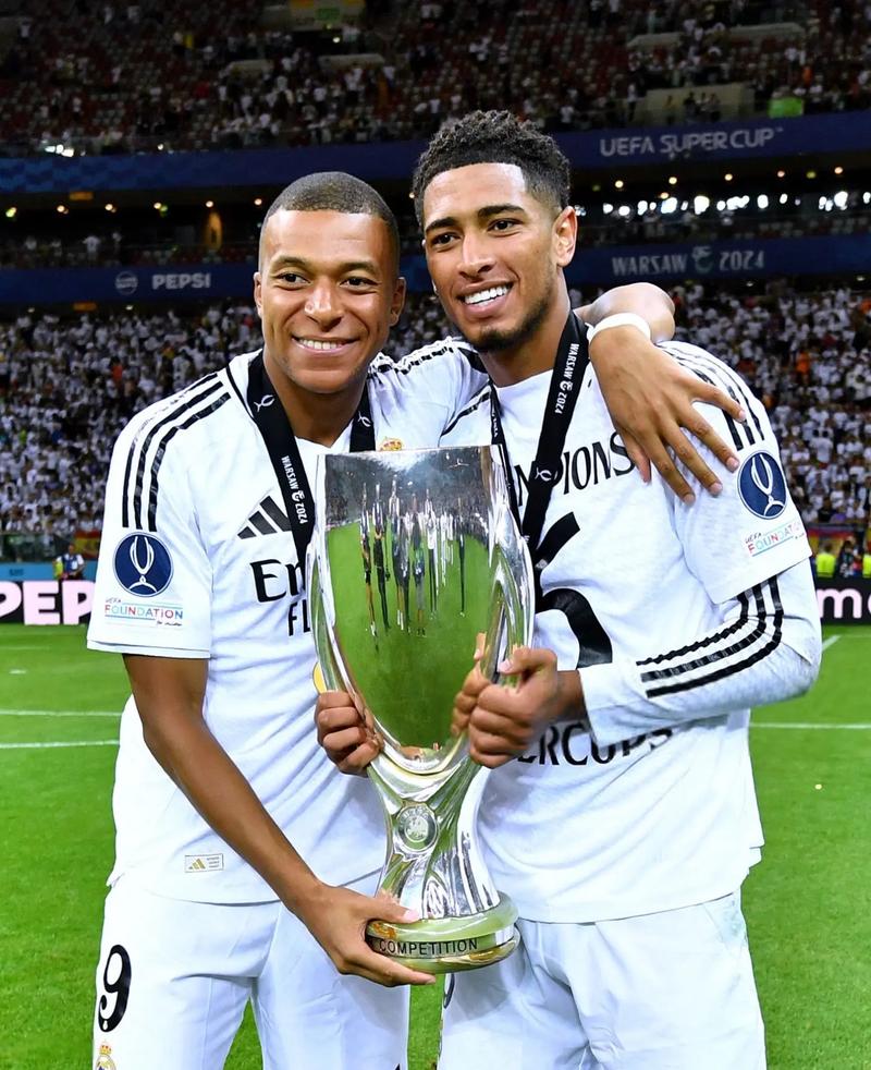 斯科尔斯、卡拉格都认为：哈白布是足球历史上最佳中场组合